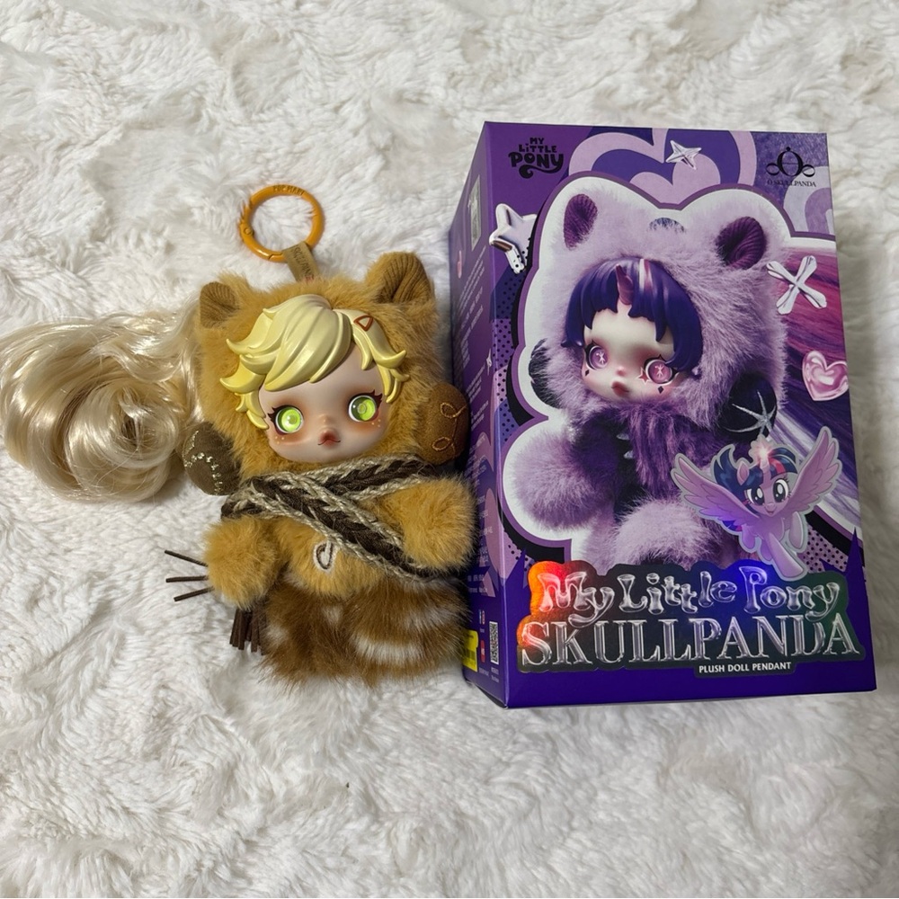 ✨ Brand New & Factory Sealed ✨
Authentic Skullpanda x My Little Pony Applejack